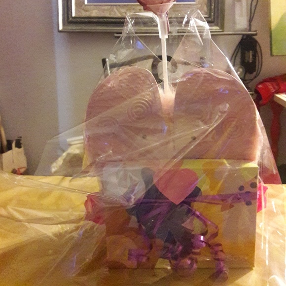 Valentine's Day Gift Basket - Picture 7 of 8